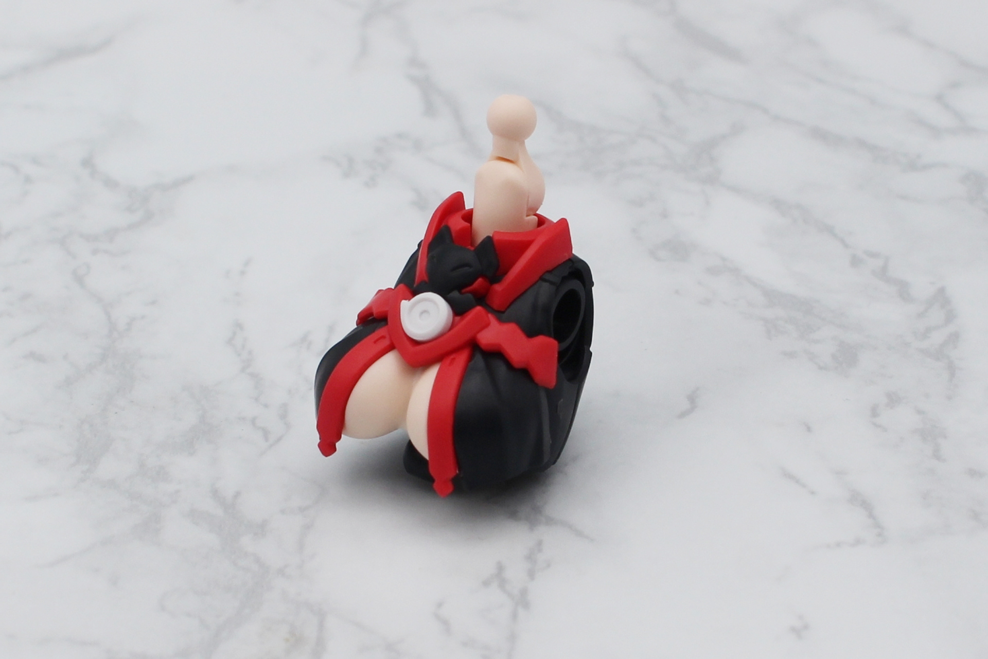 バストと首のパーツを取り付けて胸部が完成