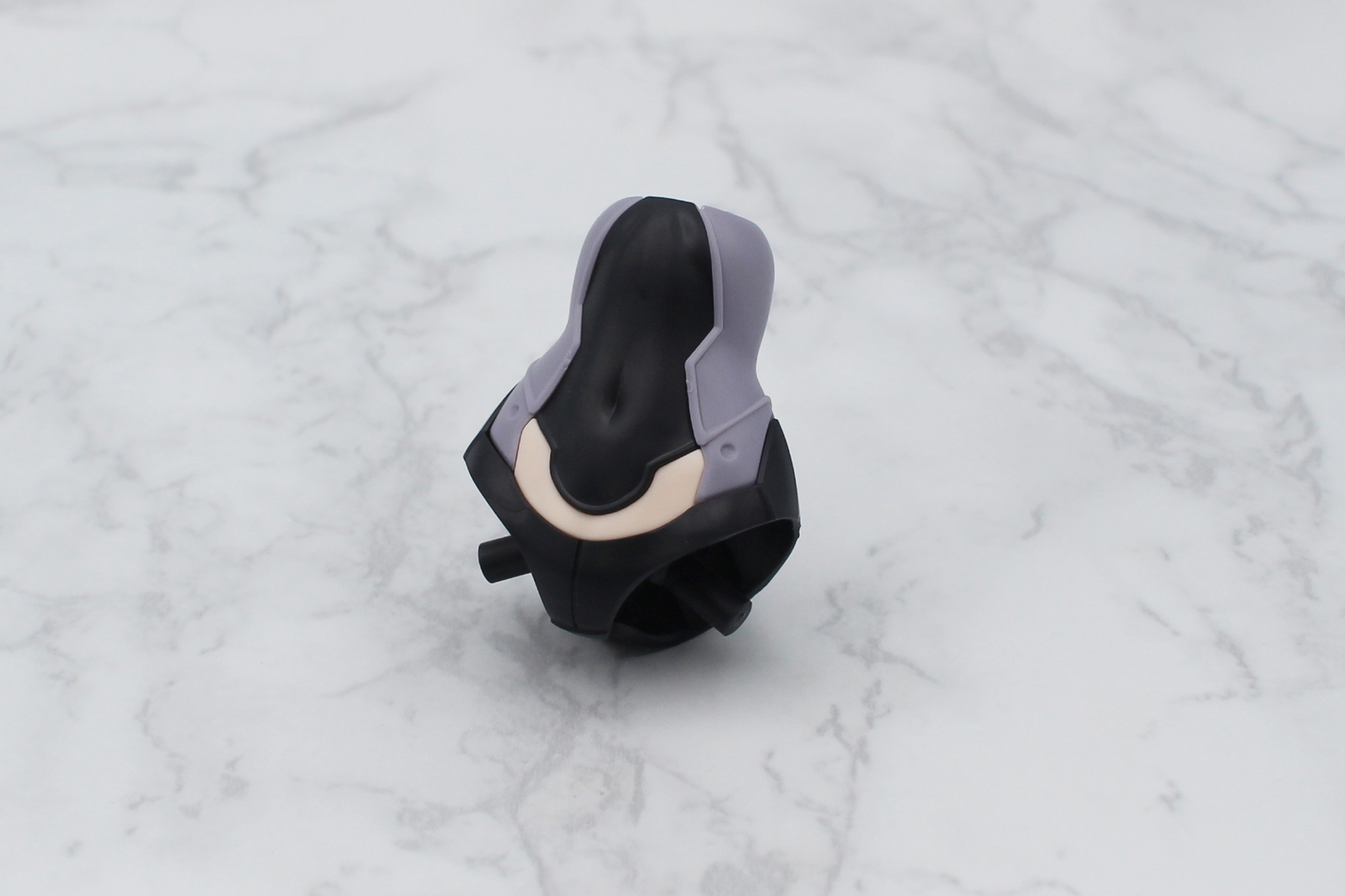 脇腹と下腹部を取り付けて腹部が完成