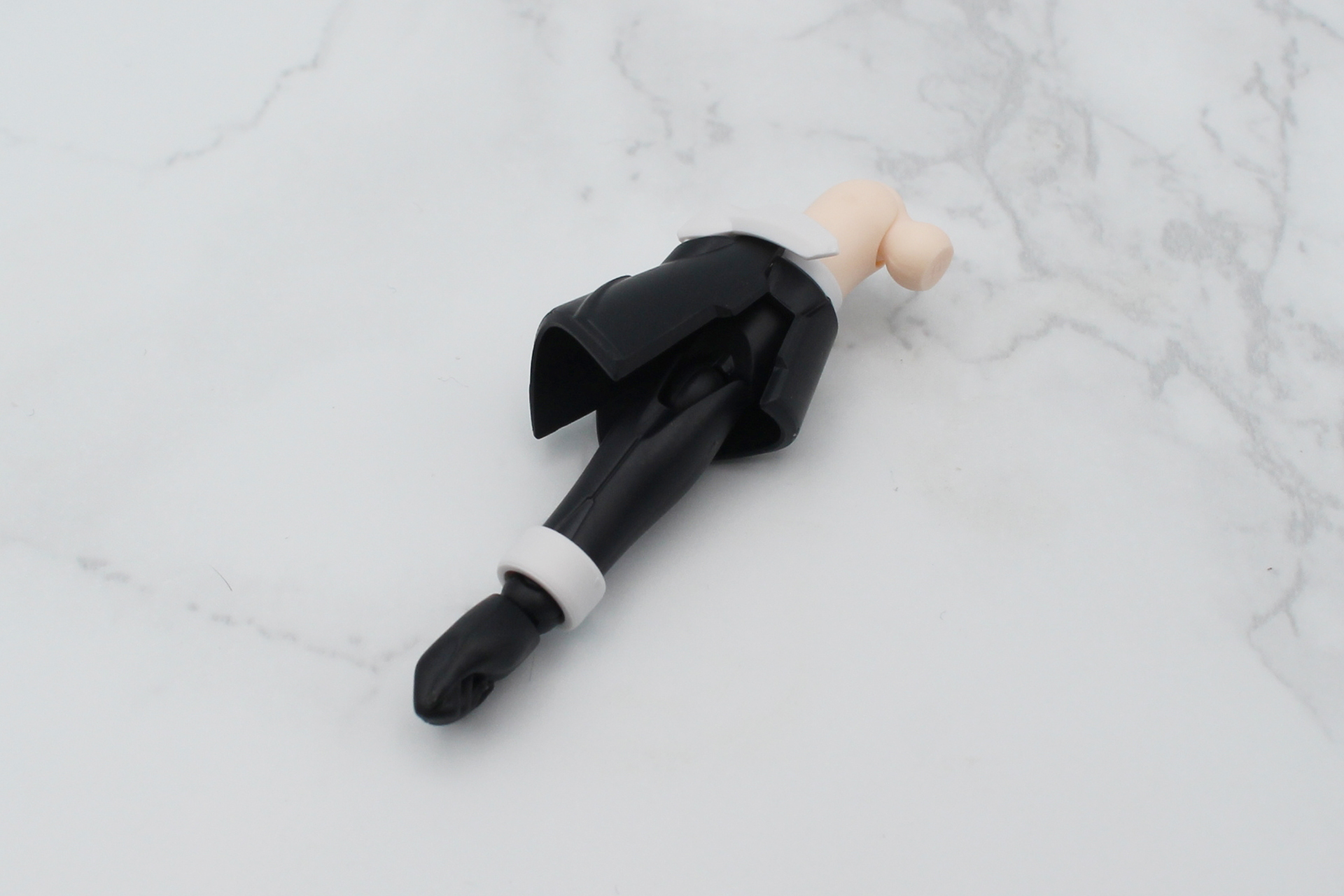 手首を取り付けて右腕の完成