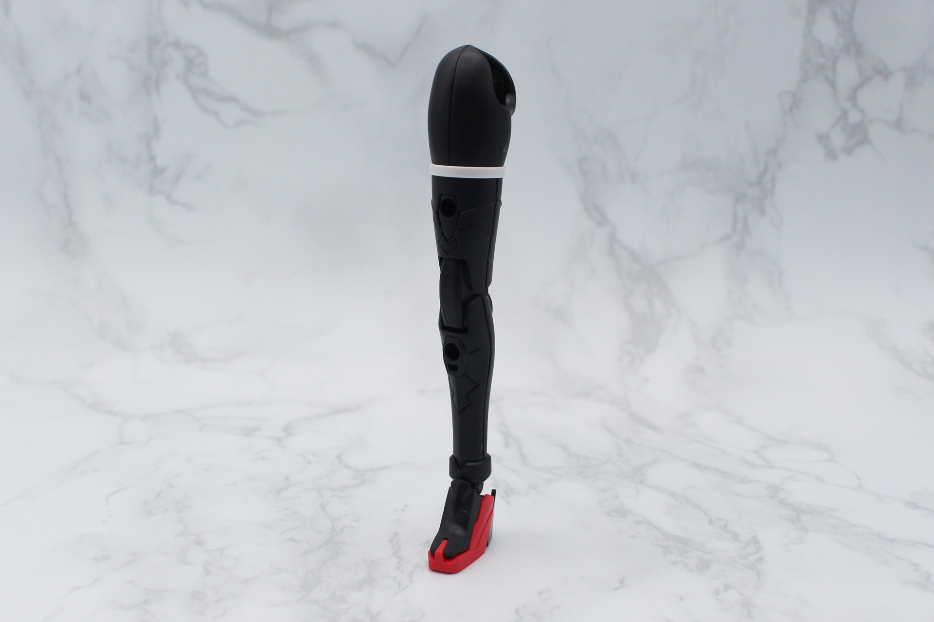 それぞれを組み付けて右脚の完成