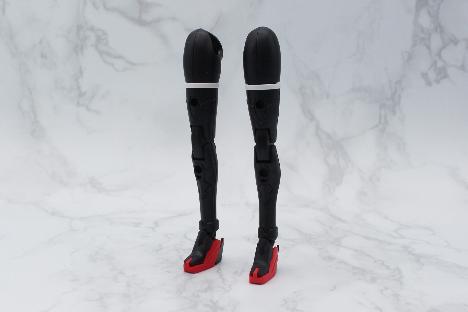 左脚も同様に組み立てる