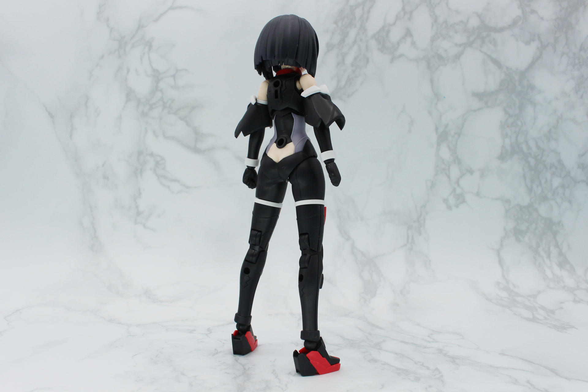 バックショット。腰の部分に見える地肌がセクシーだ