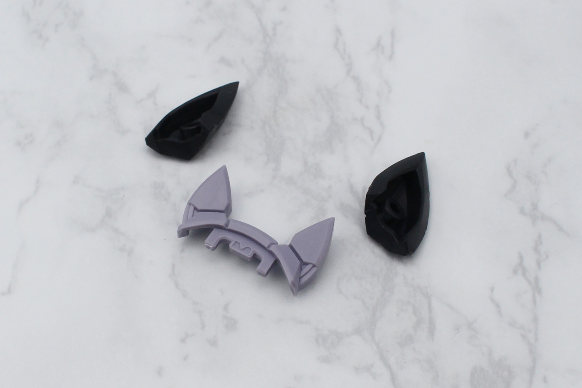 カチューシャを組み立てて、頭頂部のパーツと交換する