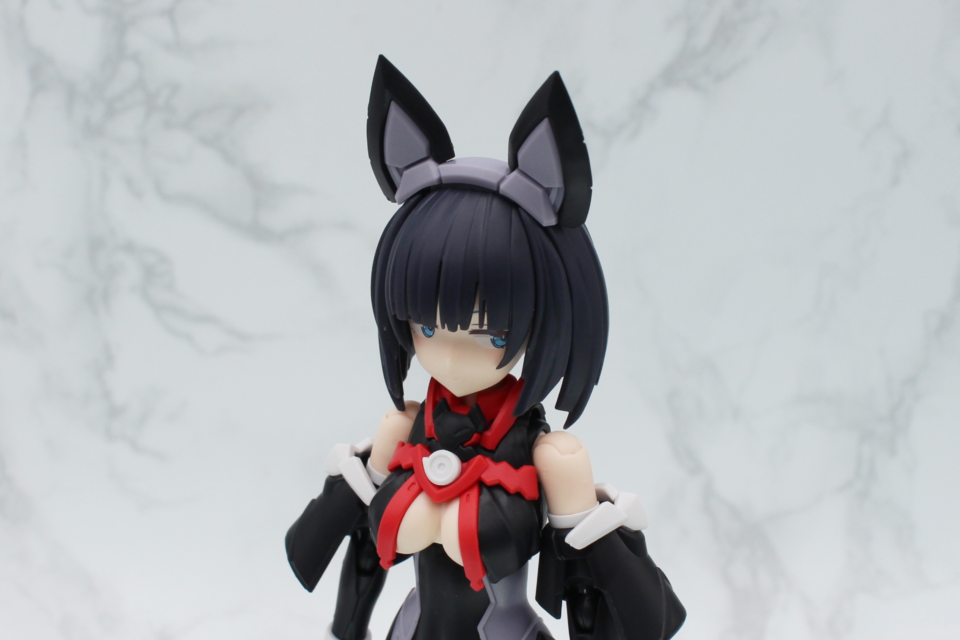 カチューシャを組み立てて、頭頂部のパーツと交換する