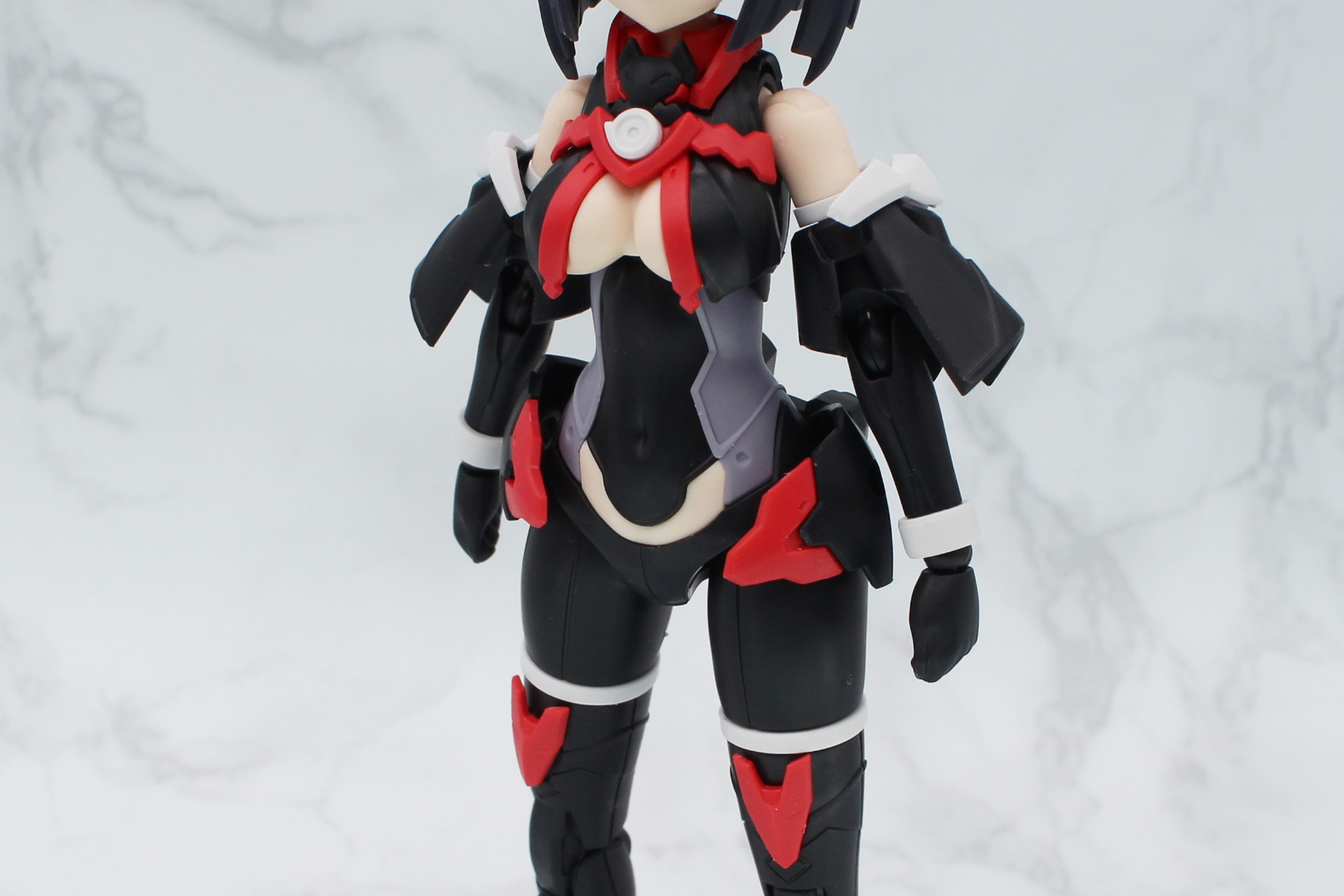 腰の左右にアーマーを取り付ける