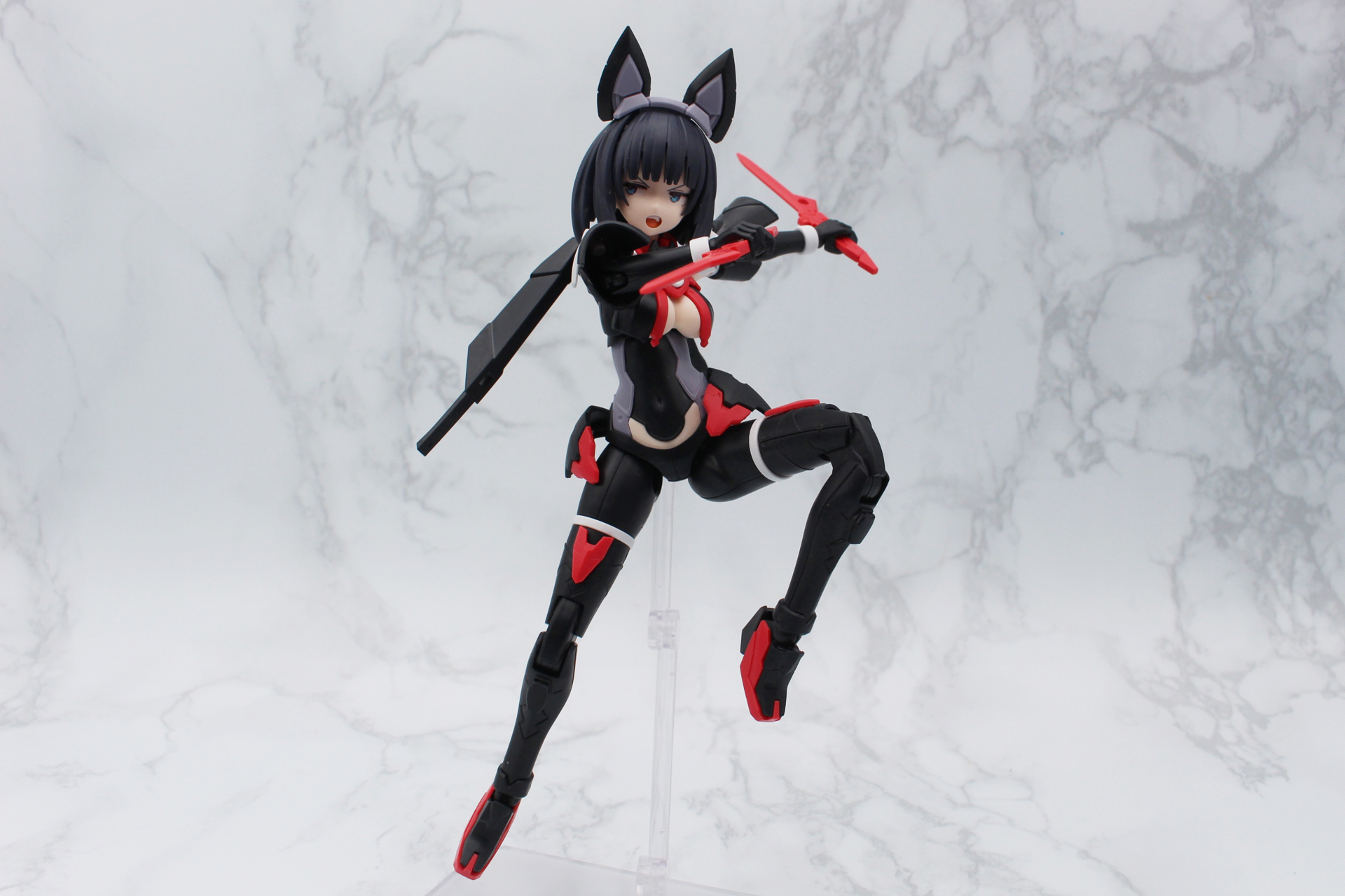 ナイフを両手に持つと忍者のような雰囲気が一気に上がる