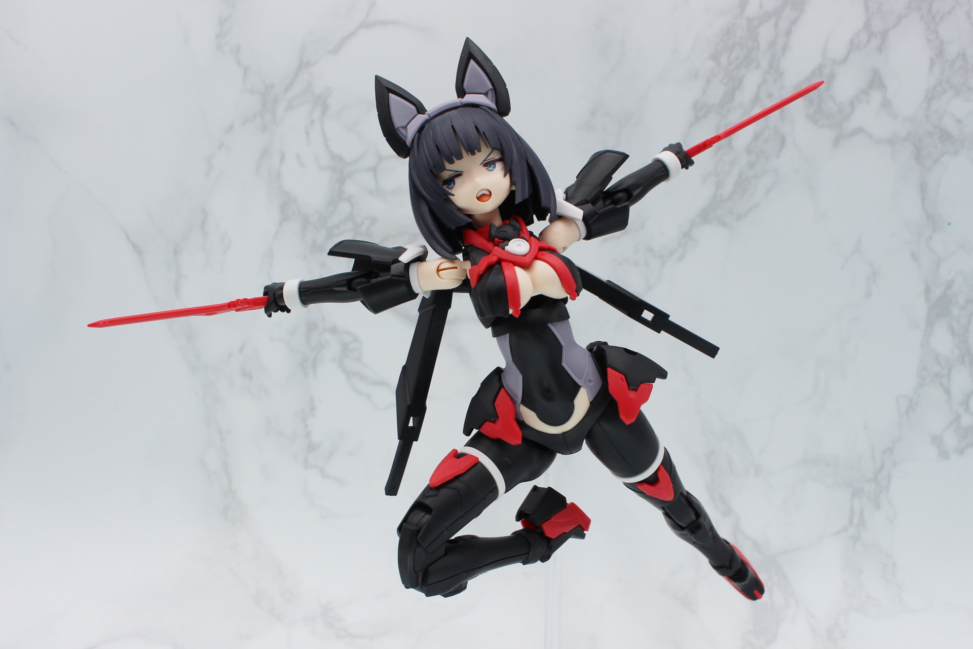 ナイフを両手に持つと忍者のような雰囲気が一気に上がる