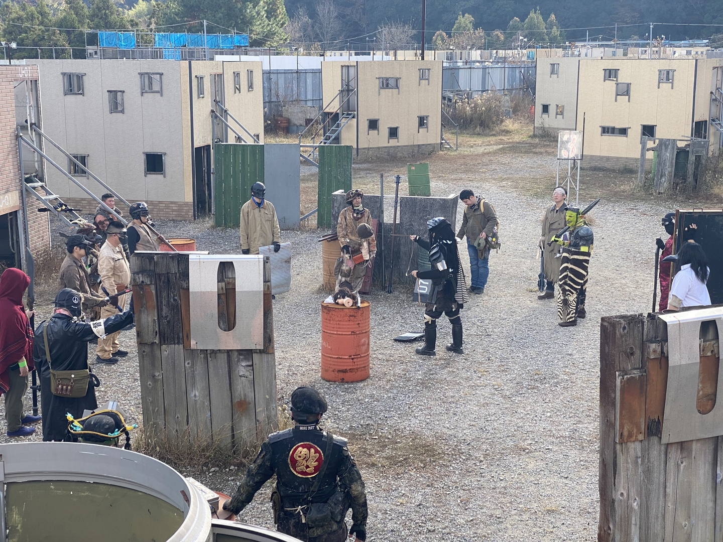 生首（マネキン）を相手チームのゴールに運べば勝利