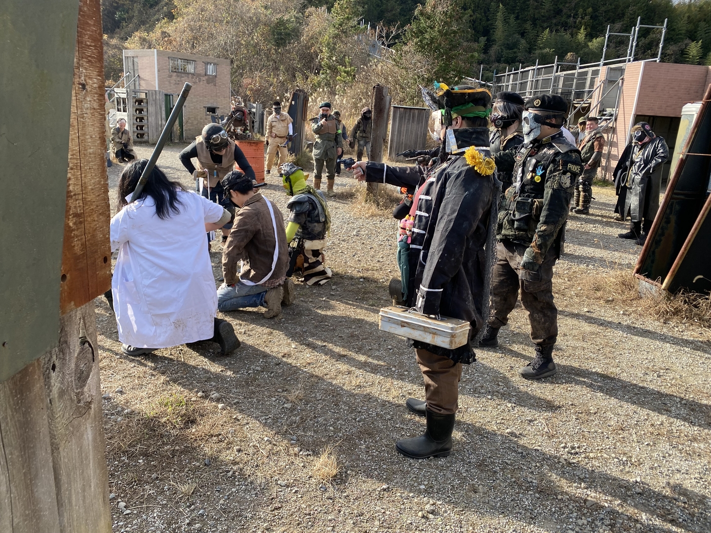 負けた方は処刑。裏で掛けも行なわれていたのだが、筆者はすべて外したので金欠軍人になった