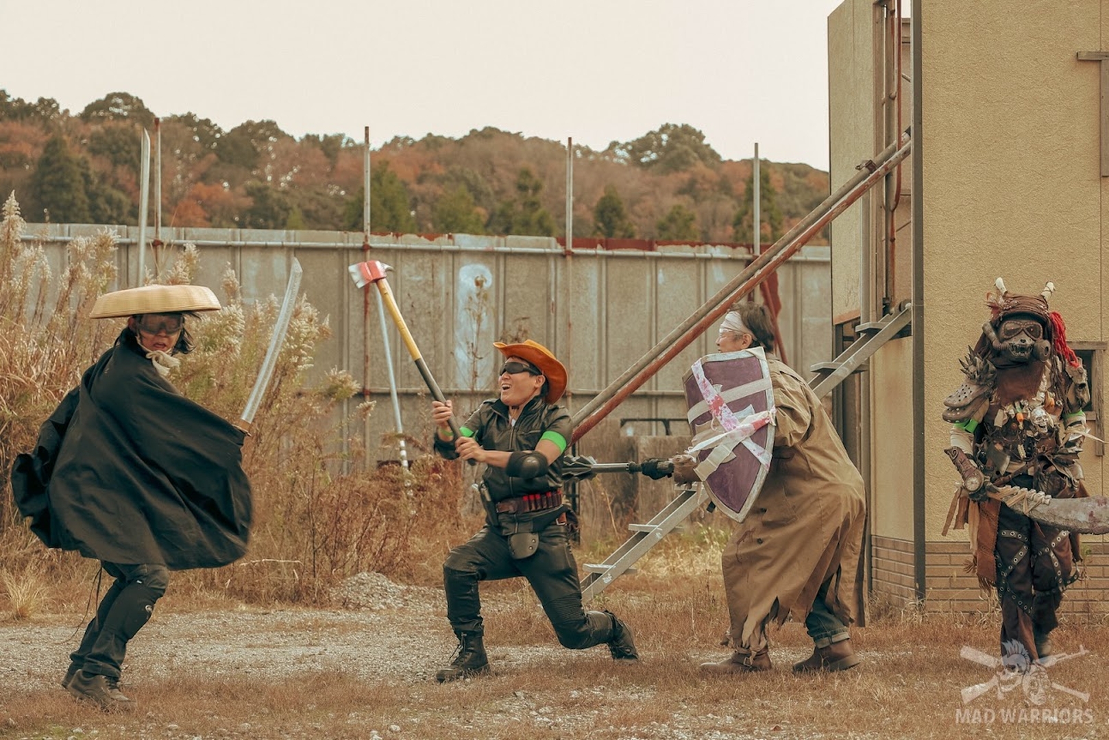 いわゆるカウンター復活戦。東西に分かれて支給される少ない弾をやりくりしながら殺し合うので近接武器も多く使われた