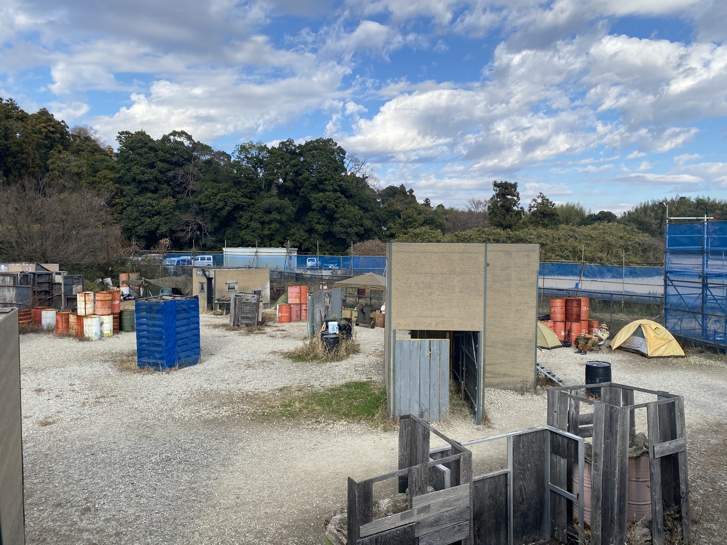 昼の町中の様子