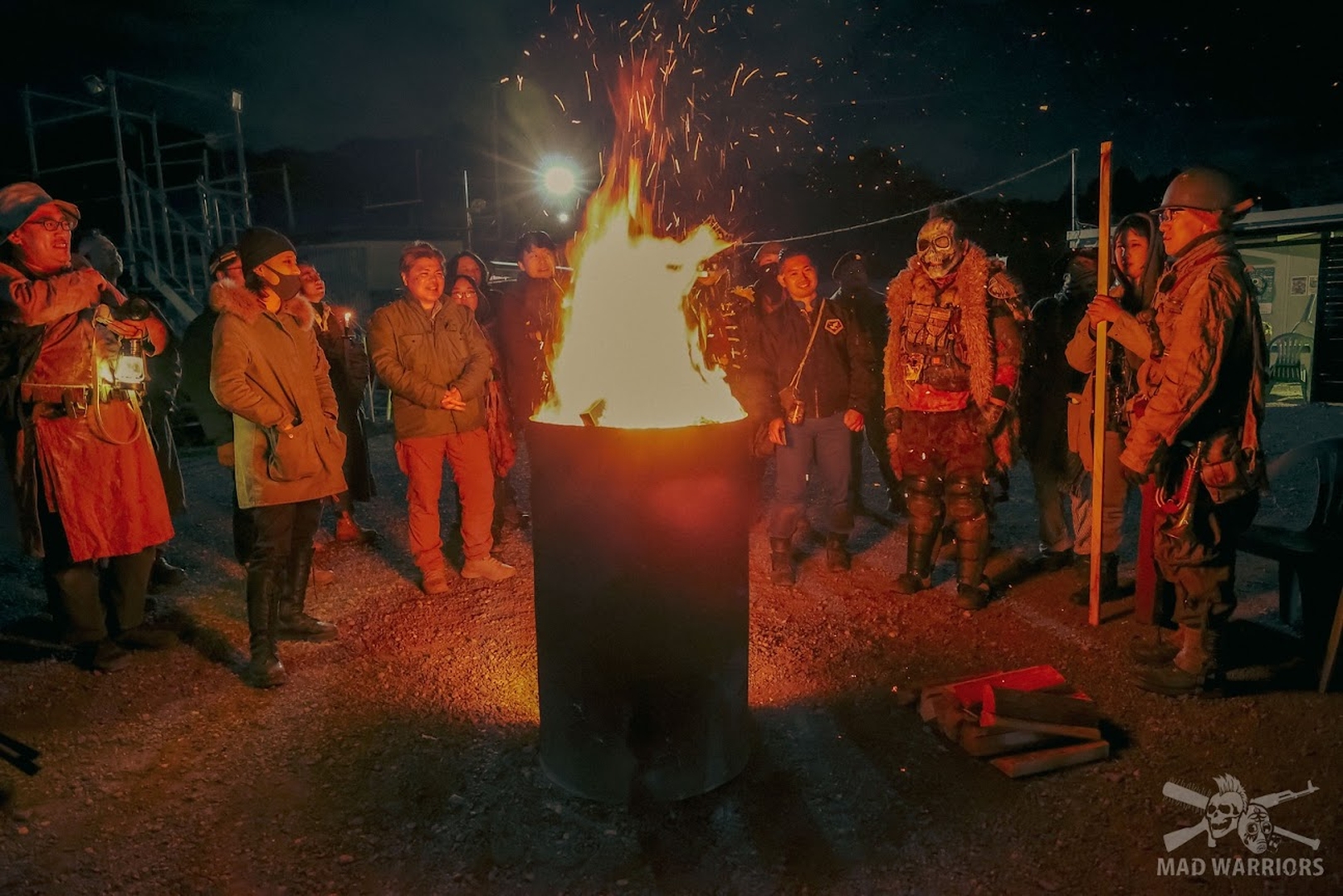 ドラム缶での焚き火にはロマンがある