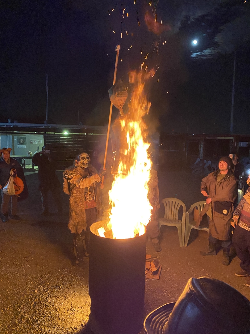 盛大に燃える人形