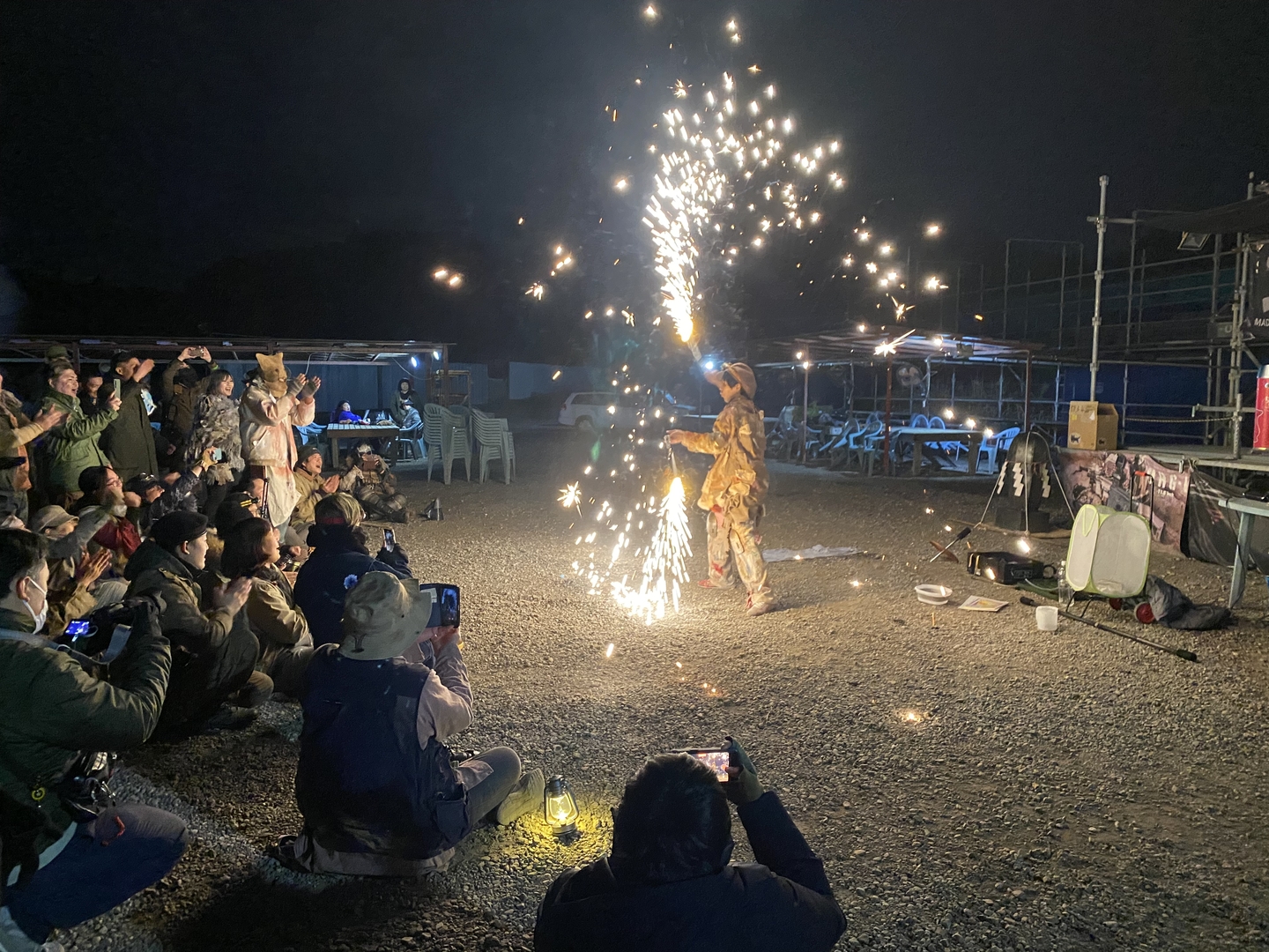 ファイアーパフォーマンスといえばな火花が飛び散るやつ