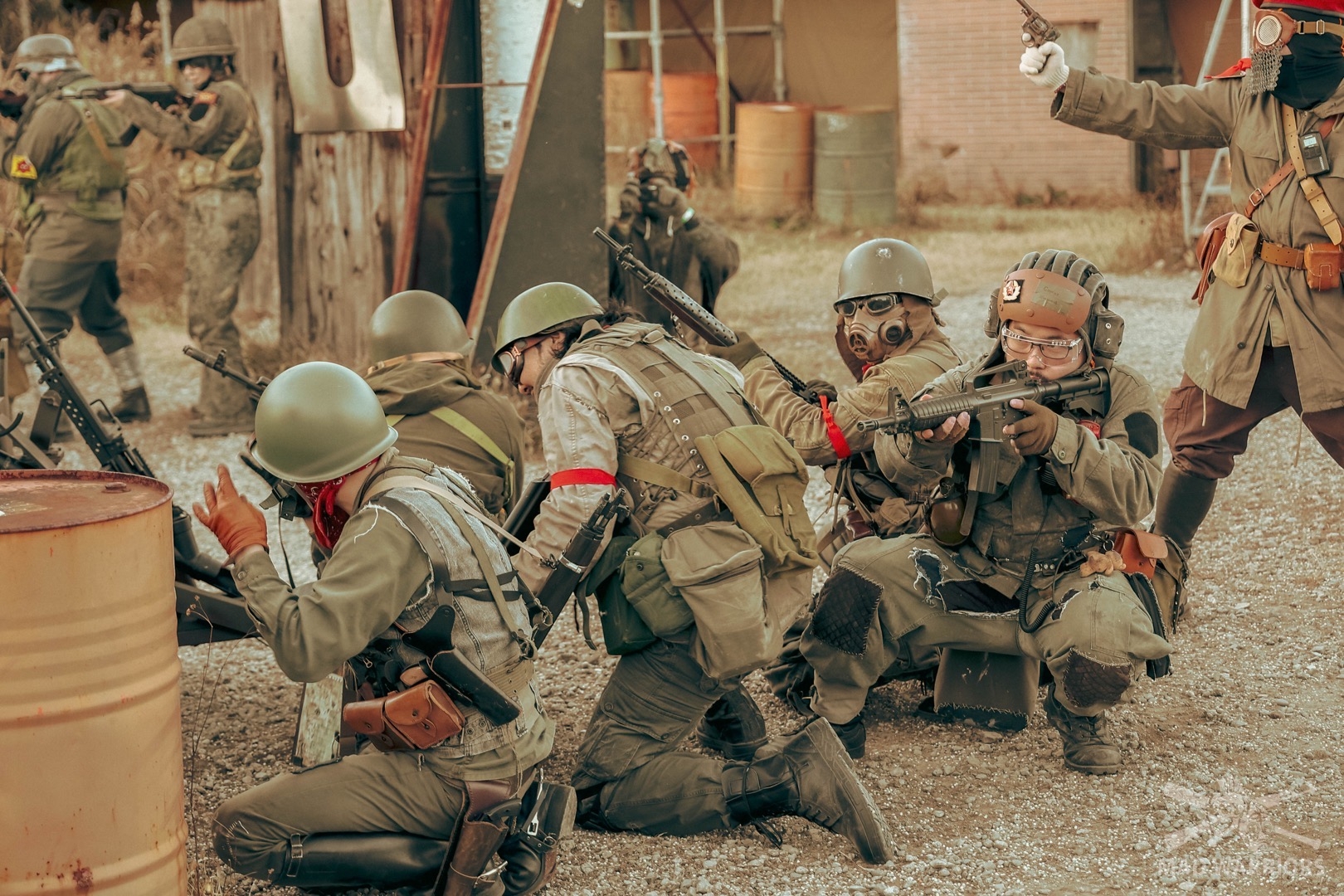 移民連合を待ち構える革命軍