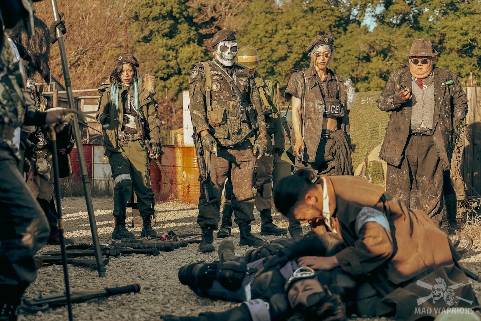 家族のように大切にしてきた仲間たちを殺されて慟哭するBSCのリーダー シン・フリーダム。仲間たちは殺されてというよりほとんどは殺し合いをさせられた挙句に最後に残った仲間は自分をかばって殺されていた。可哀想である