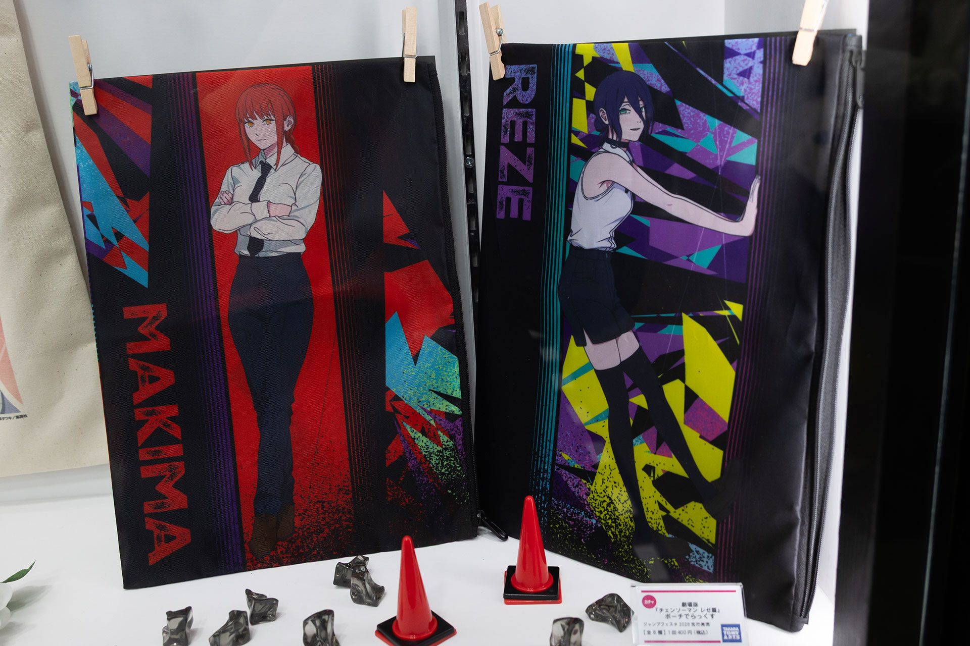 こちらは1回400円で引けるガチャの「劇場版『チェンソーマン レゼ編』ポーチでらっくす」だ
