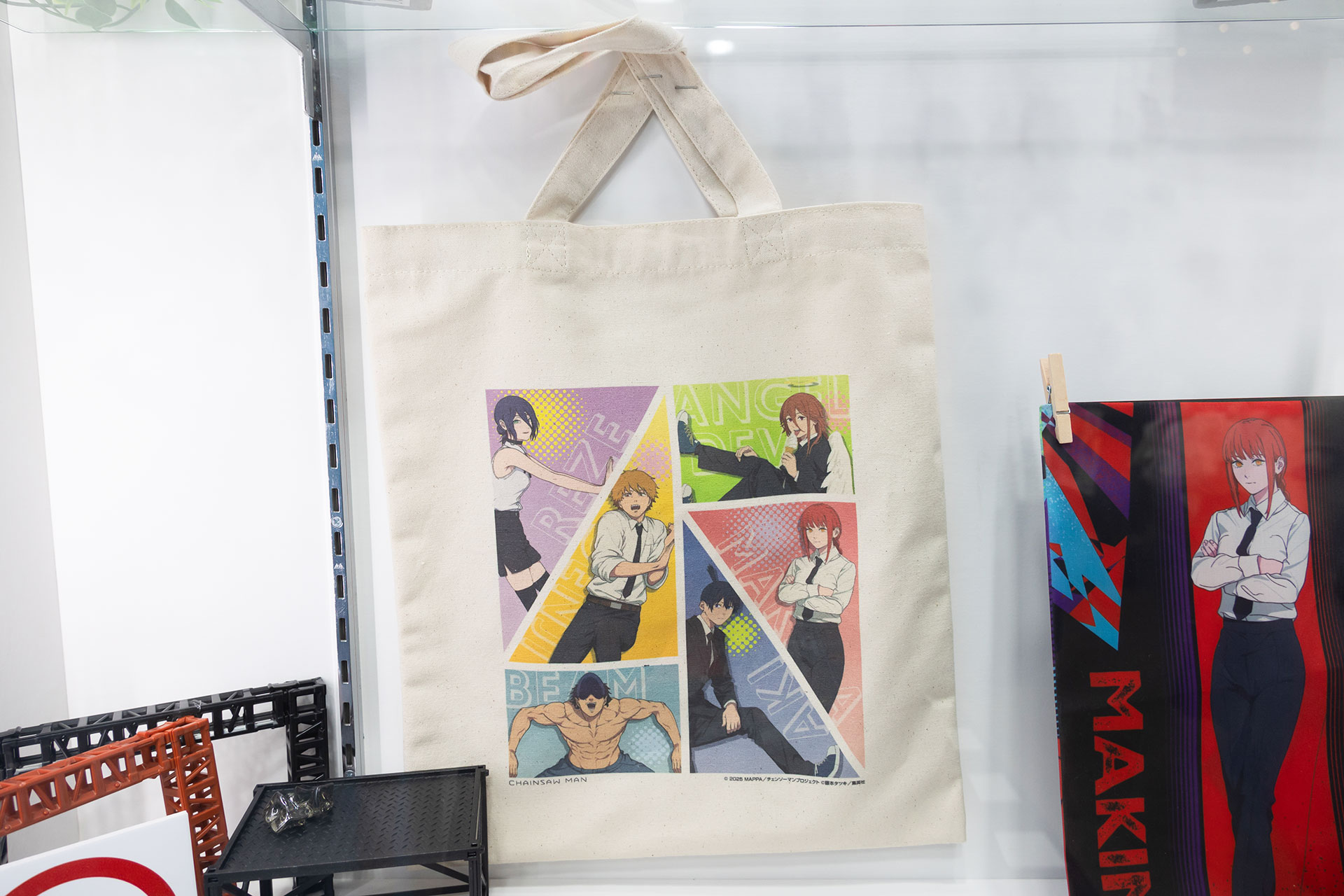 会場限定アイテムの「劇場版『チェンソーマン レゼ編』トートバッグ」