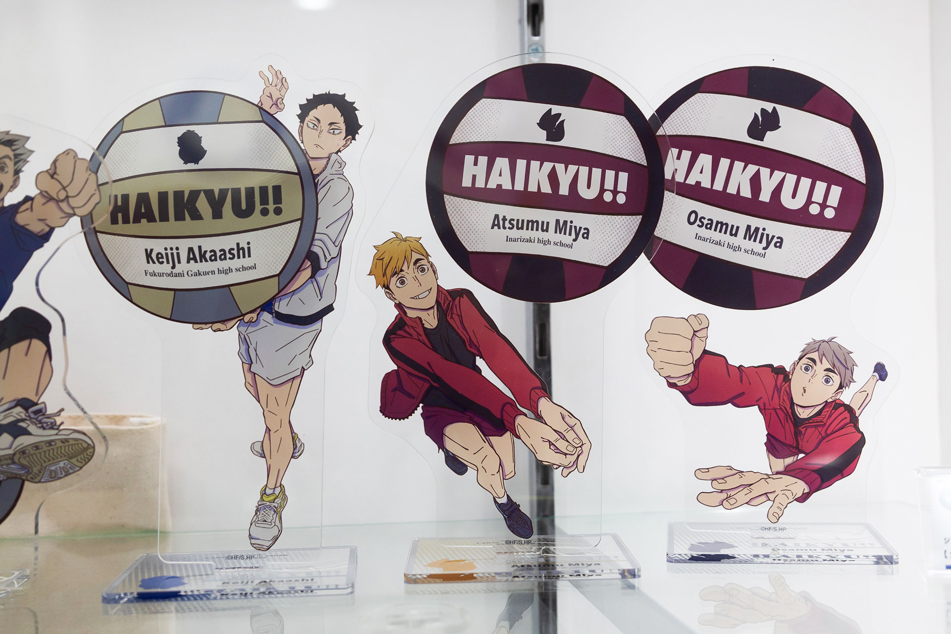 こちらも会場限定販売の「ハイキュー!! PLAY！ バレーボール アクリルスタンド」。全9種類で価格は各1,870円