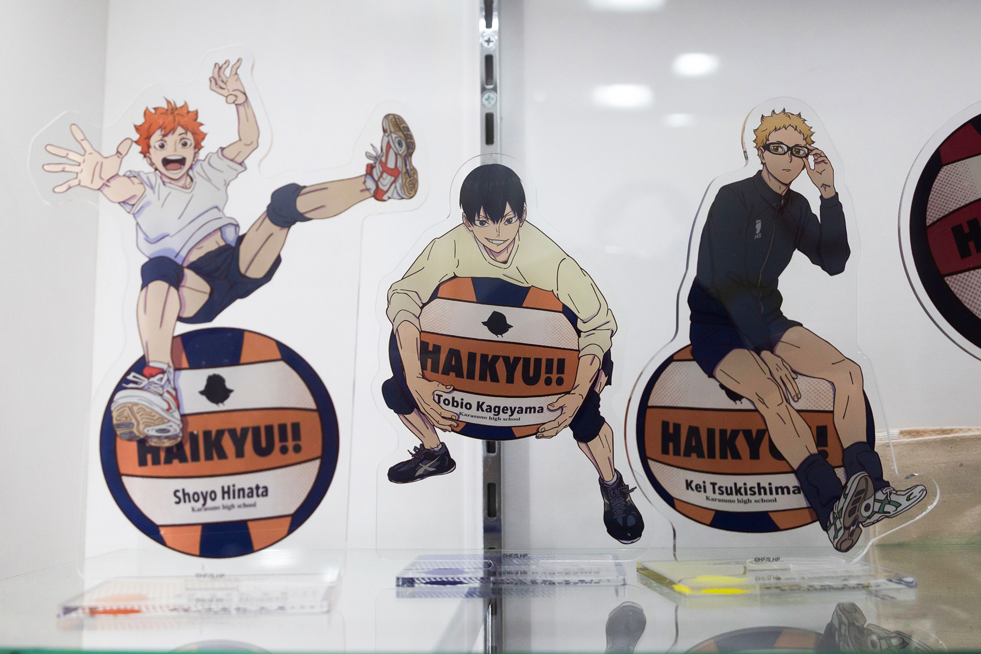 こちらも会場限定販売の「ハイキュー!! PLAY！ バレーボール アクリルスタンド」。全9種類で価格は各1,870円