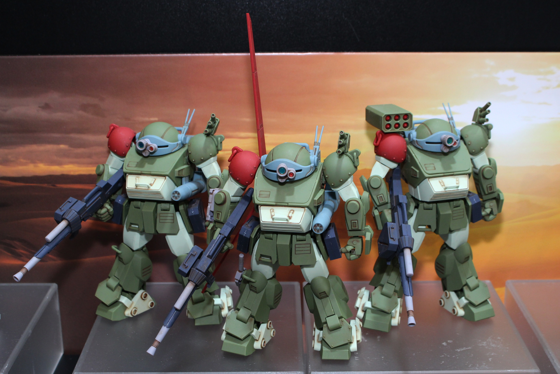 「第62回 静岡ホビーショー」より、「拡張パーツセット3／4／5」を使ったカスタマイズ例。左からレッドショルダー隊員機 TYPEI、サンサ戦 リーマン機、レッドショルダー隊員機 TYPEII