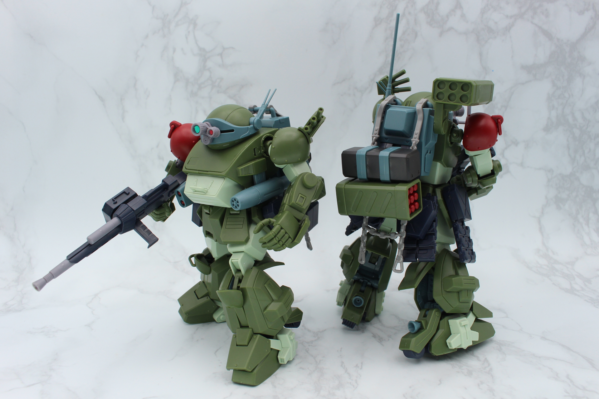 筆者が手持ちのキットで組み立てた、ターボカスタムのサンサ戦キリコ機とバイマン機。この重武装は“最低野郎”にとってたまらない魅力がある。各キットは再生産分がホビーオンラインショップで定期的に受注販売されているのでチェックしてみよう