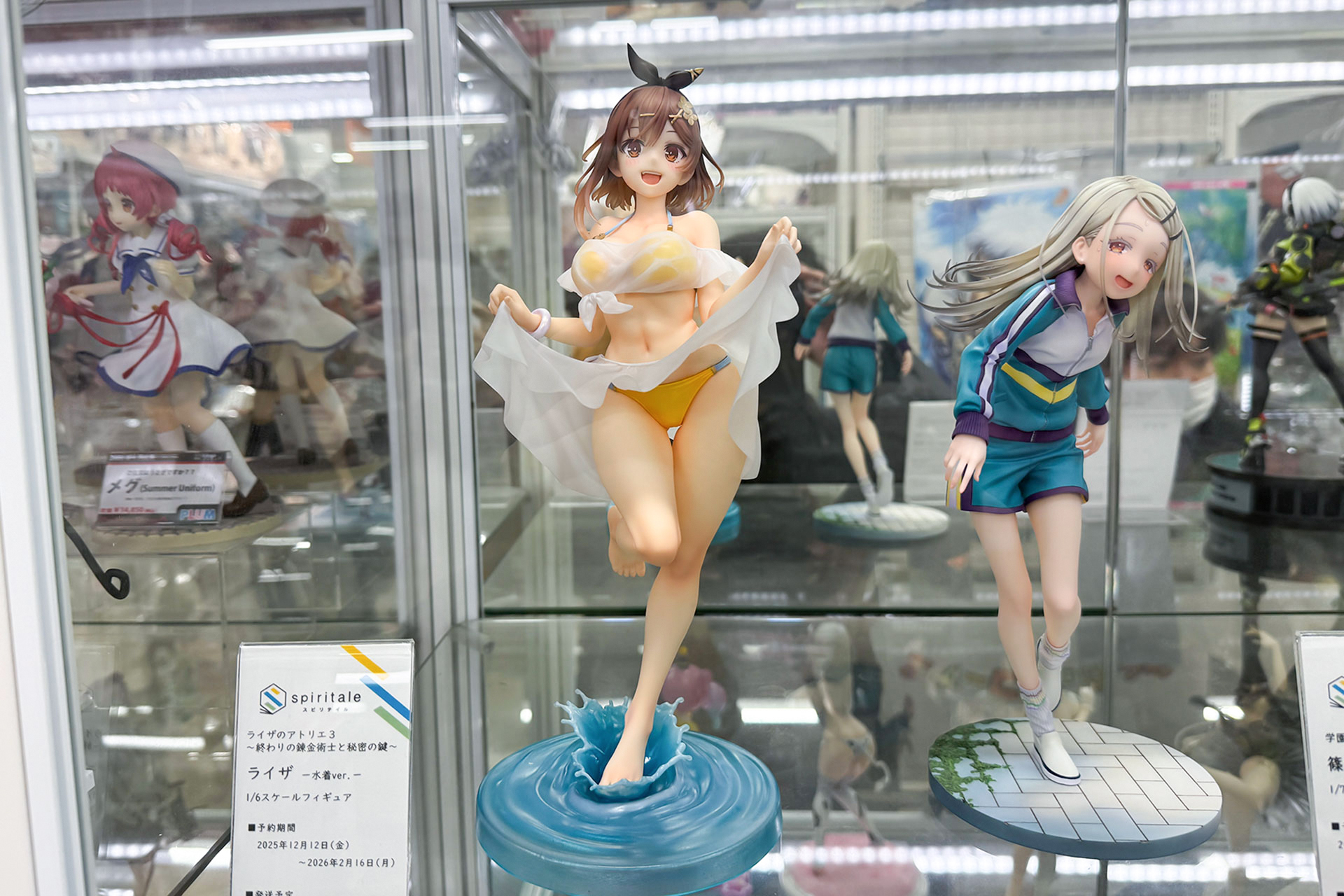 フィギュアの素材はPVCとABS、鉄で、台座部分を含む全高は約285mmだ