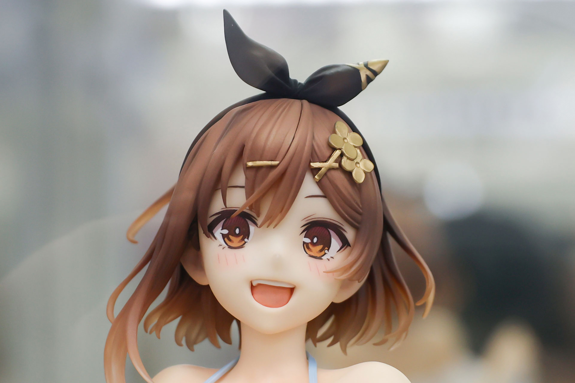 元気な表情をしたライザ