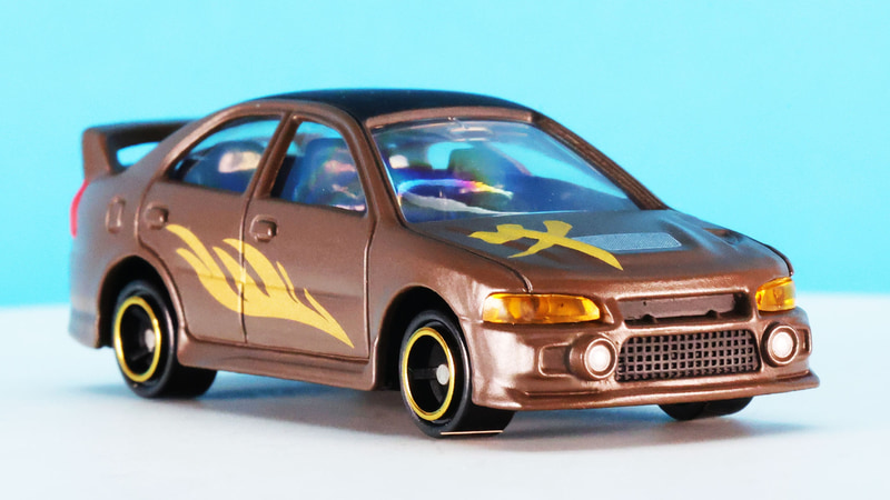 ヘッドライトはクリアーパーツ！ホイールリムはゴールド！