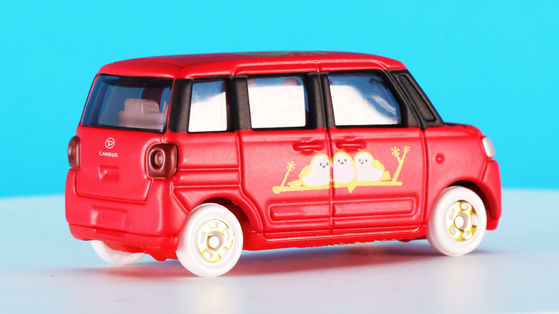 タイヤはホワイトでシマエナガのイメージ！ホイールはゴールドメッキで華やかな印象です