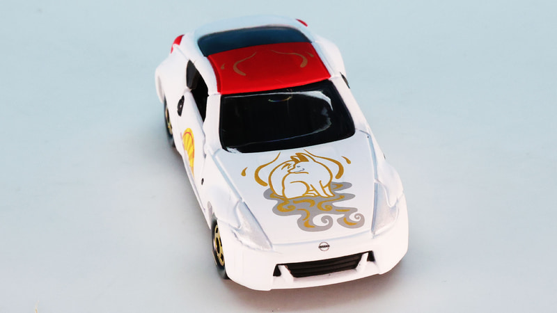 ボンネットには白虎が描かれています