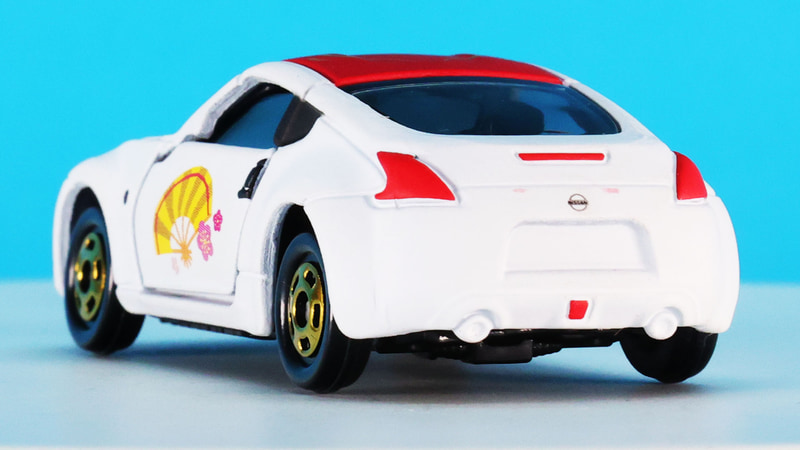 フェアレディZの躍動感のあるシルエットが白虎のしなやかさとマッチします