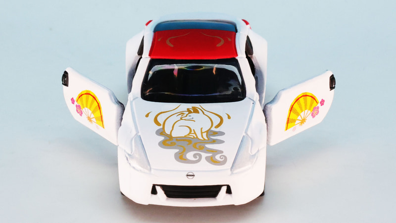 アクションとして左右ドアが開閉します。扇を広げたようでめでたい！