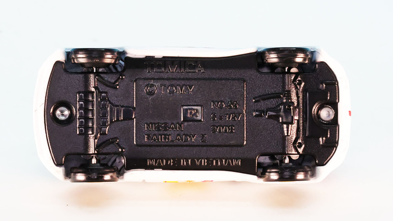 シャーシはブラックになっていて引き締まります