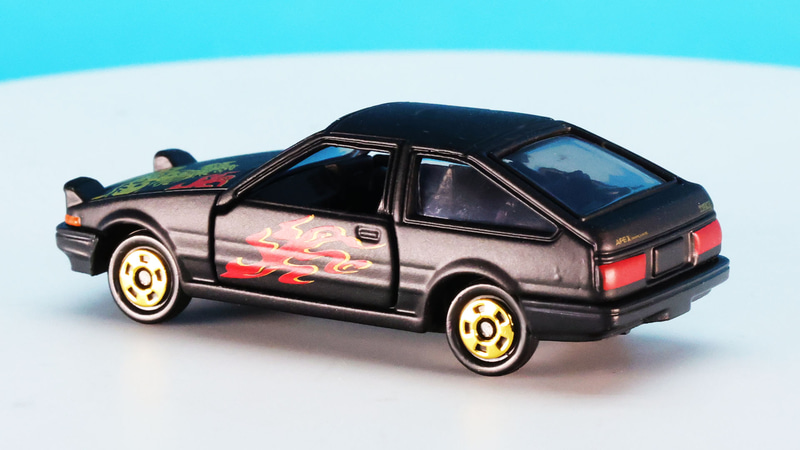 艶消しブラックにゴールドのプリントが映える！