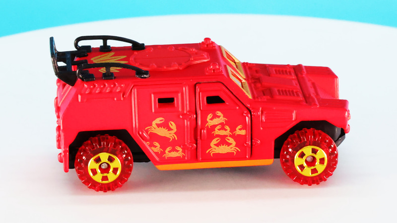 タイヤはクリアーレッド、ホイールはゴールド！