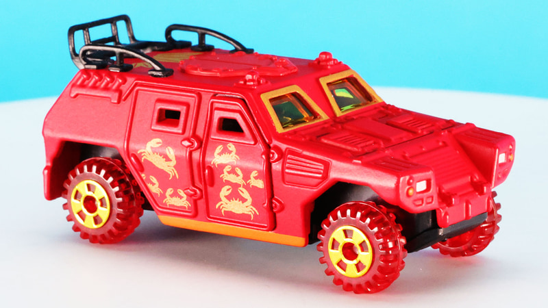 アクションとして左右ドア開閉が可能です。ちいさいサイズのドアで窓枠まであるのはトミカとしても珍しい！