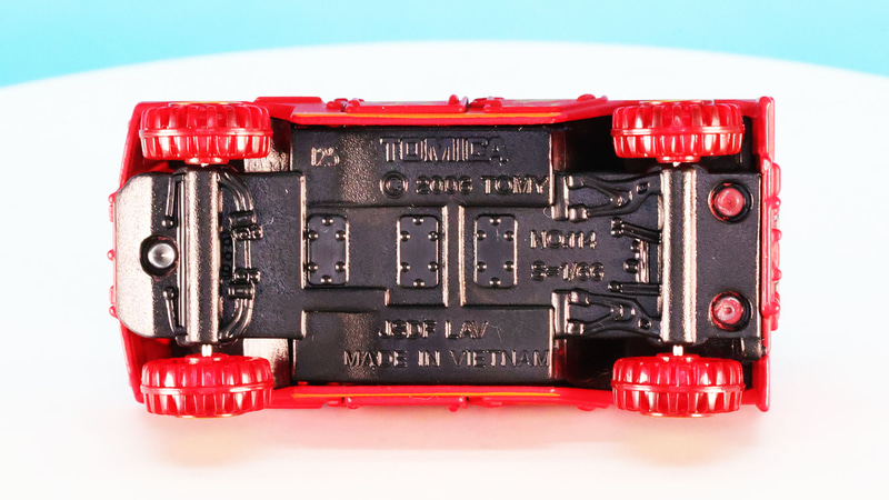 2006というモールドに注目！久々の登場でもあるトミカです