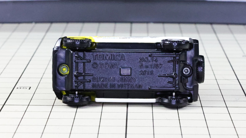 シャーシ：ハシゴ状のラダーフレームとリジッドアクスルが印象的です