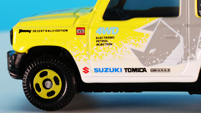 “JIMNY DESERT RALLY EDITION／ELECTRONIC PETROL INJECTION”がこのクルマの仕様を表しています。“インタークーラーターボ”がかっこいい！