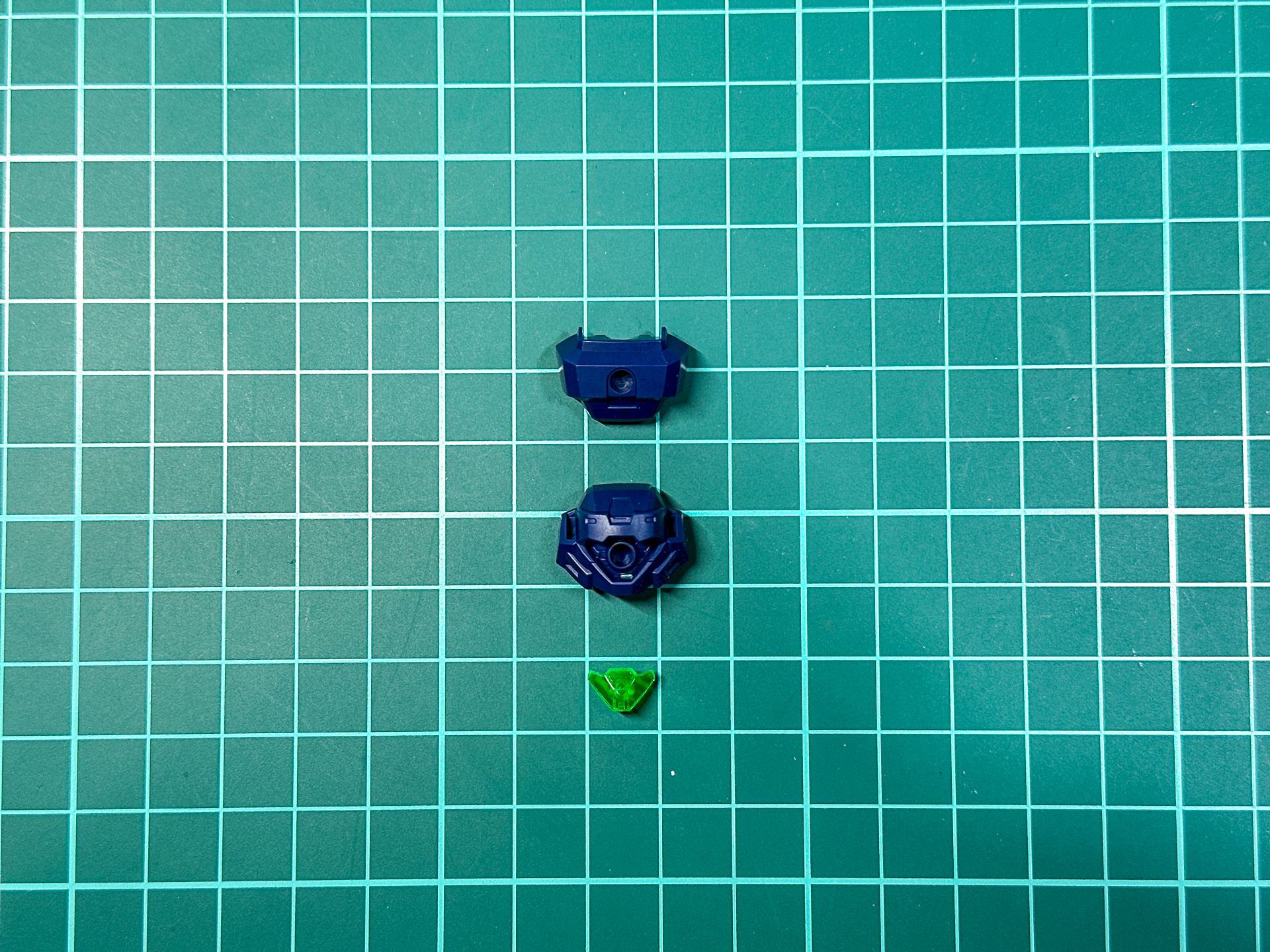 頭部パーツは3パーツと少ないパーツ数で形になります。