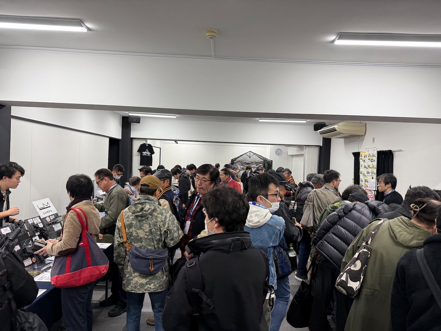 モデルガンだけに特化したイベント「第二回モデルガンフェア」の様子。モデルガンを愛する様々な世代の人が集まって賑わいを見せていた