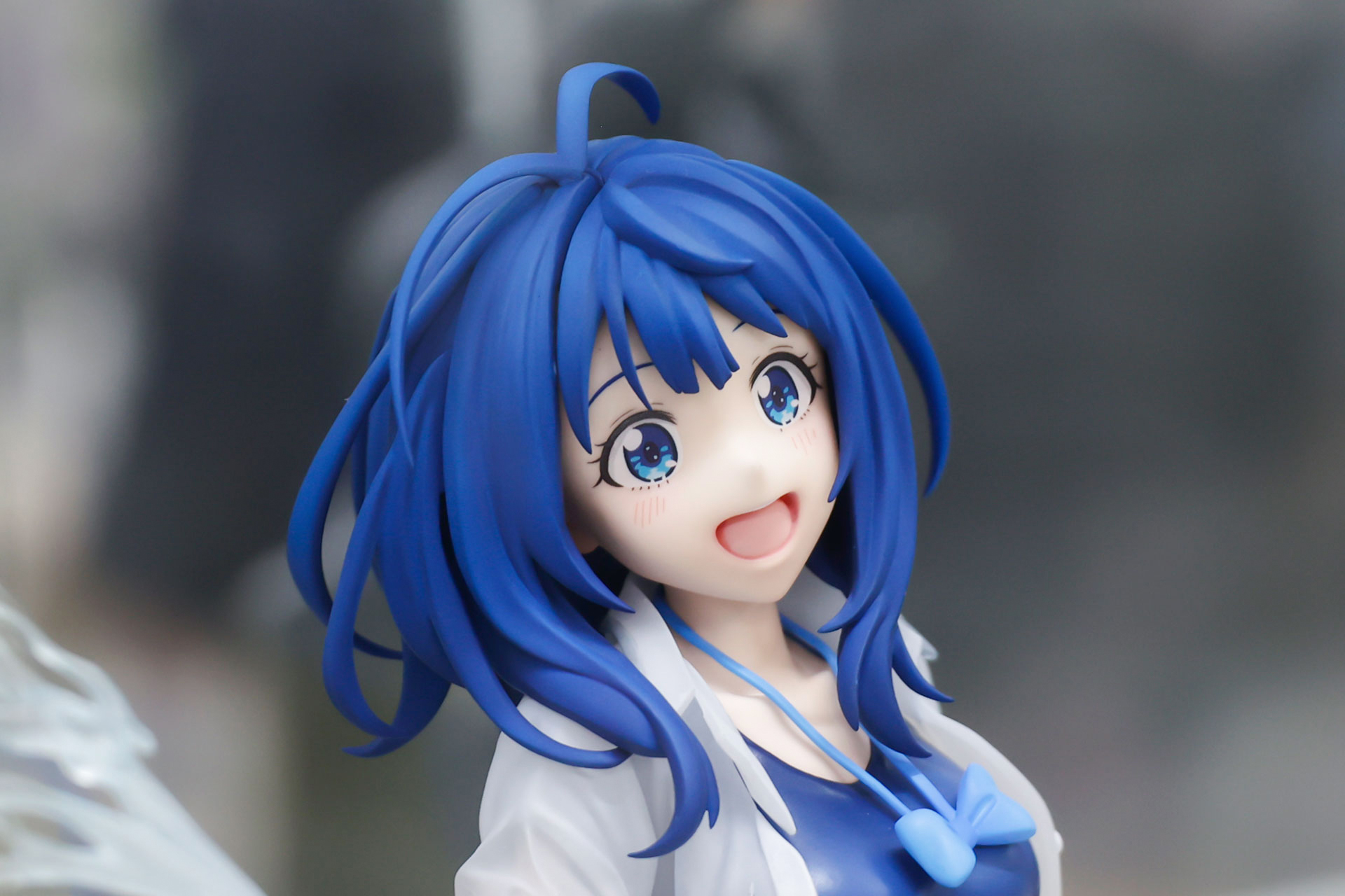 目の周りなど顔は丁寧に作り込まれている