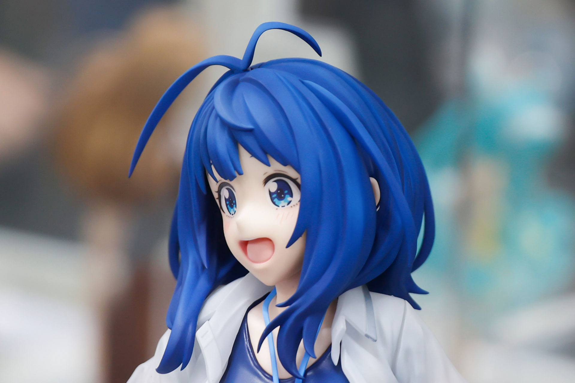 髪のボサボサ感も絶妙だ