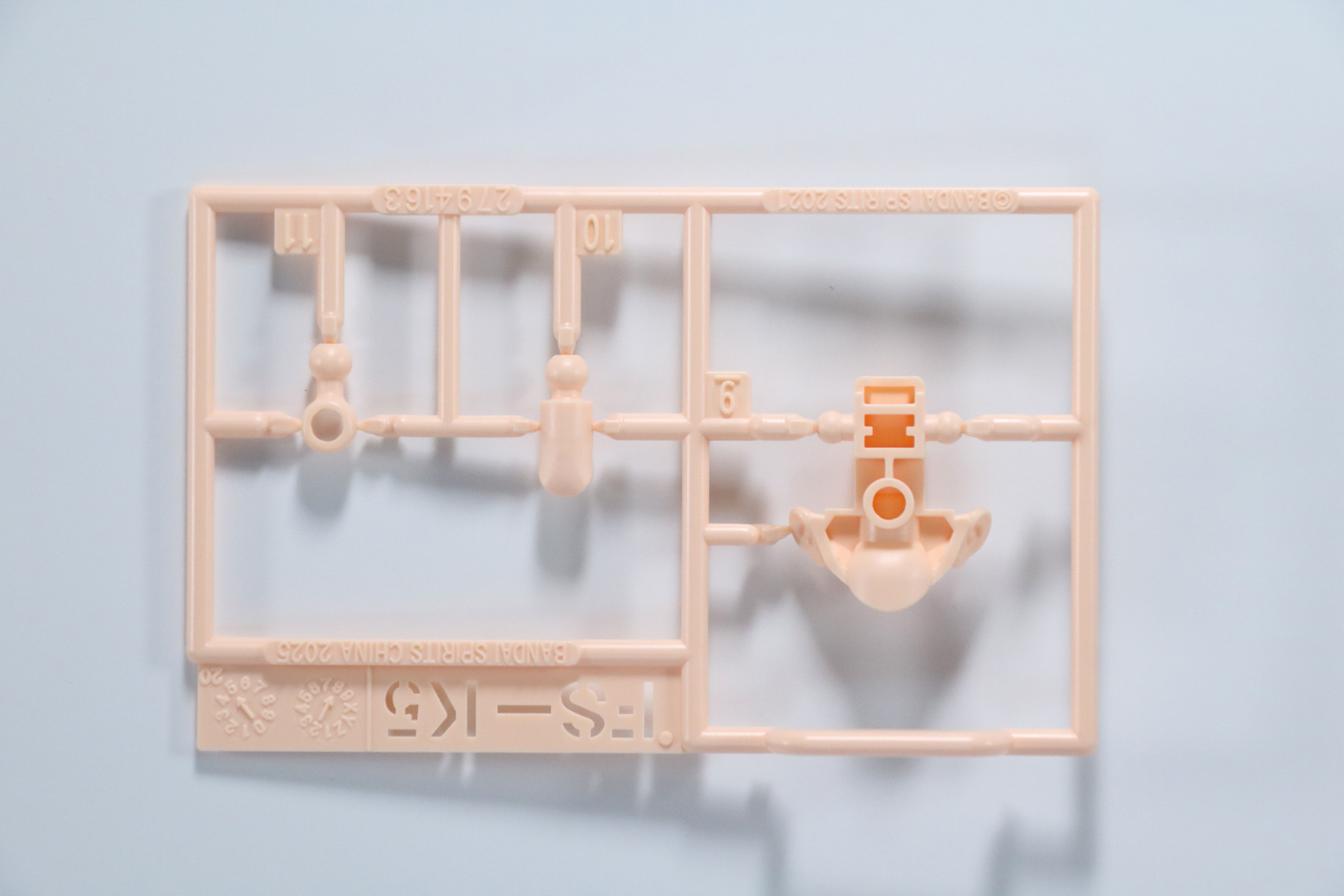 FS-K5ランナー×2。首元となる基部パーツ