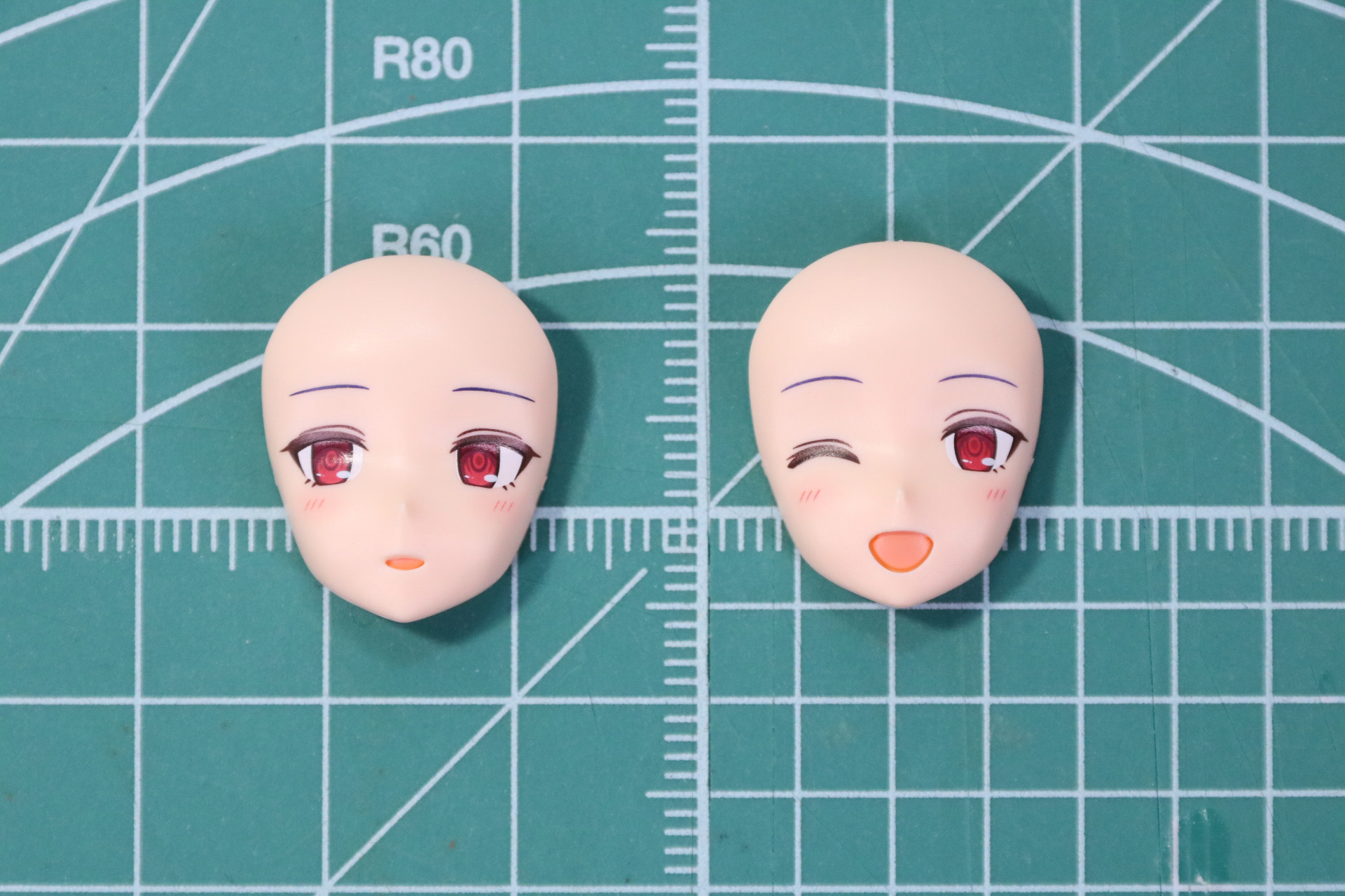 杜野凛世のフェイスパーツ。お淑やかな雰囲気の顔（左）とはじけるような笑顔（右）の2種が完成