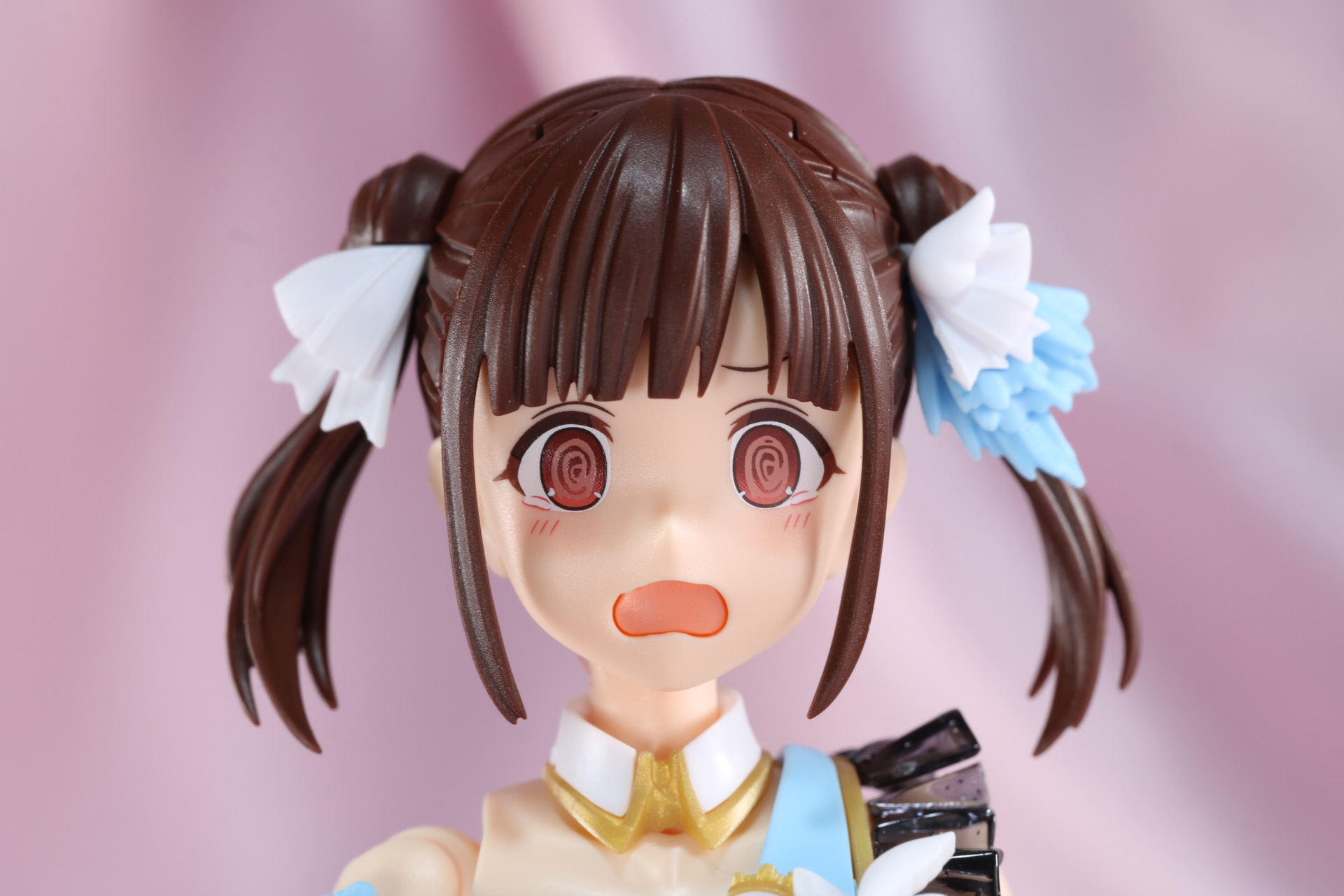 目をぐるぐるさせた困惑顔