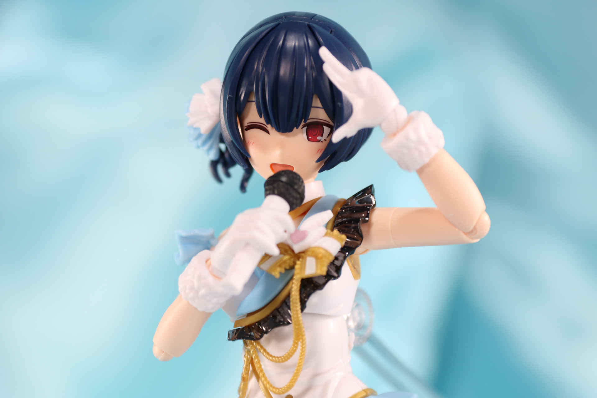 アグレッシブなポーズと表情のギャップも魅力