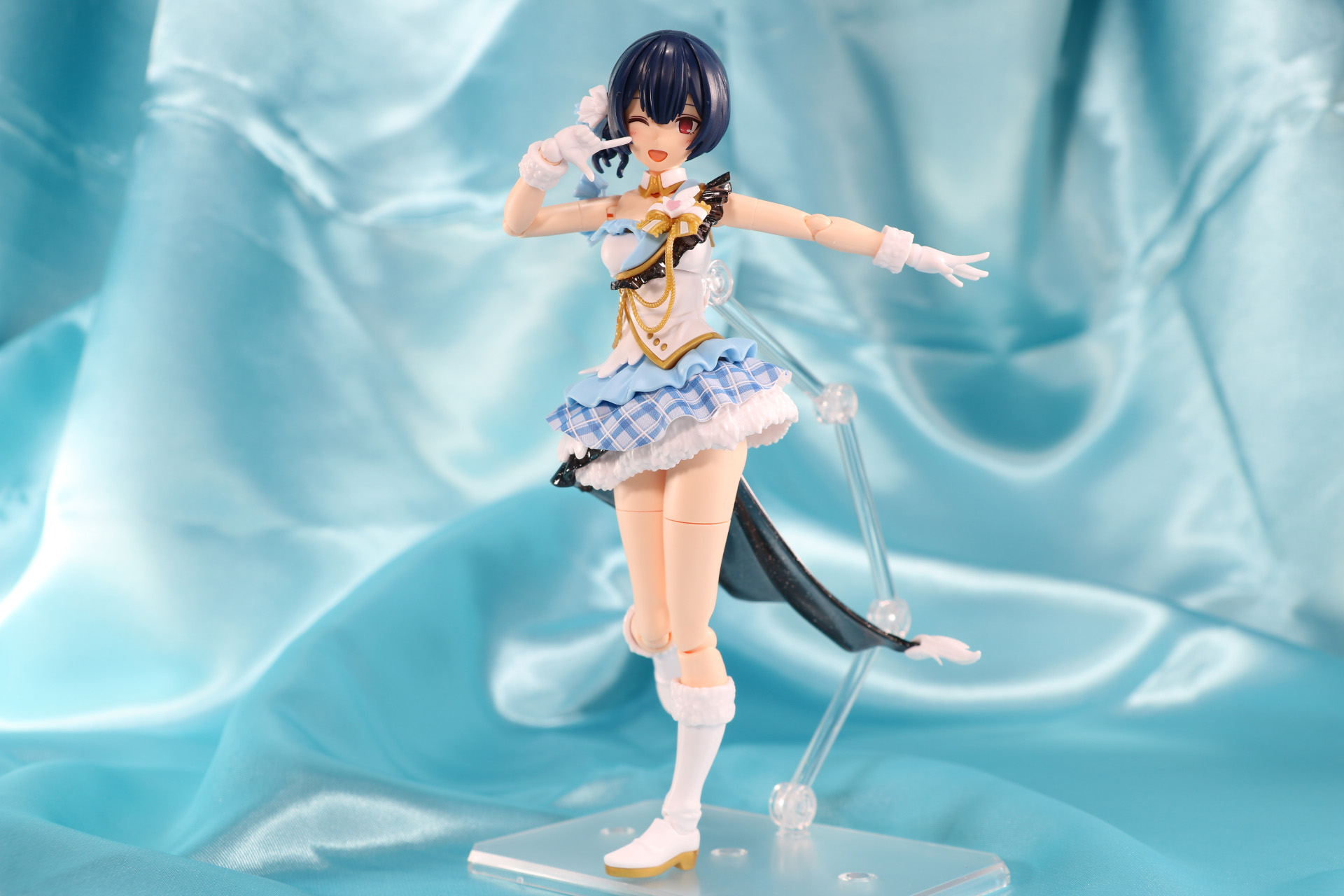 アグレッシブなポーズと表情のギャップも魅力