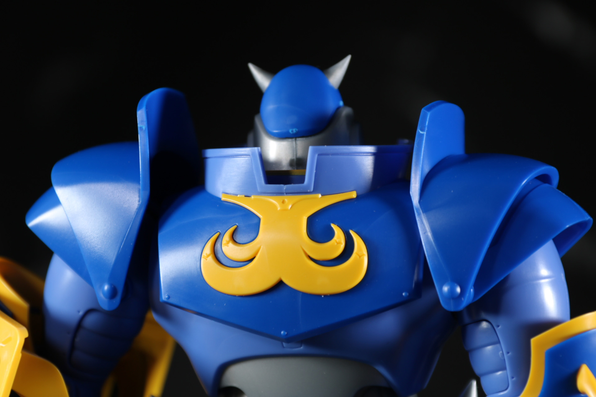 背中の意匠も別パーツで再現されている